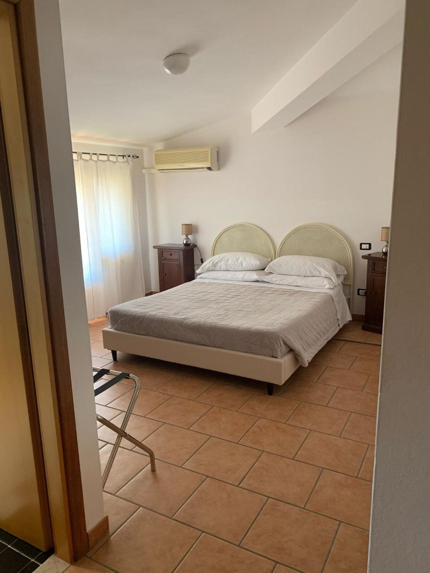 Giba Albergo Ristorante Locanda Rosella מראה חיצוני תמונה